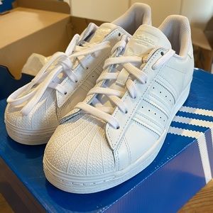 Adidas Superstar Womens size 7 - never worn